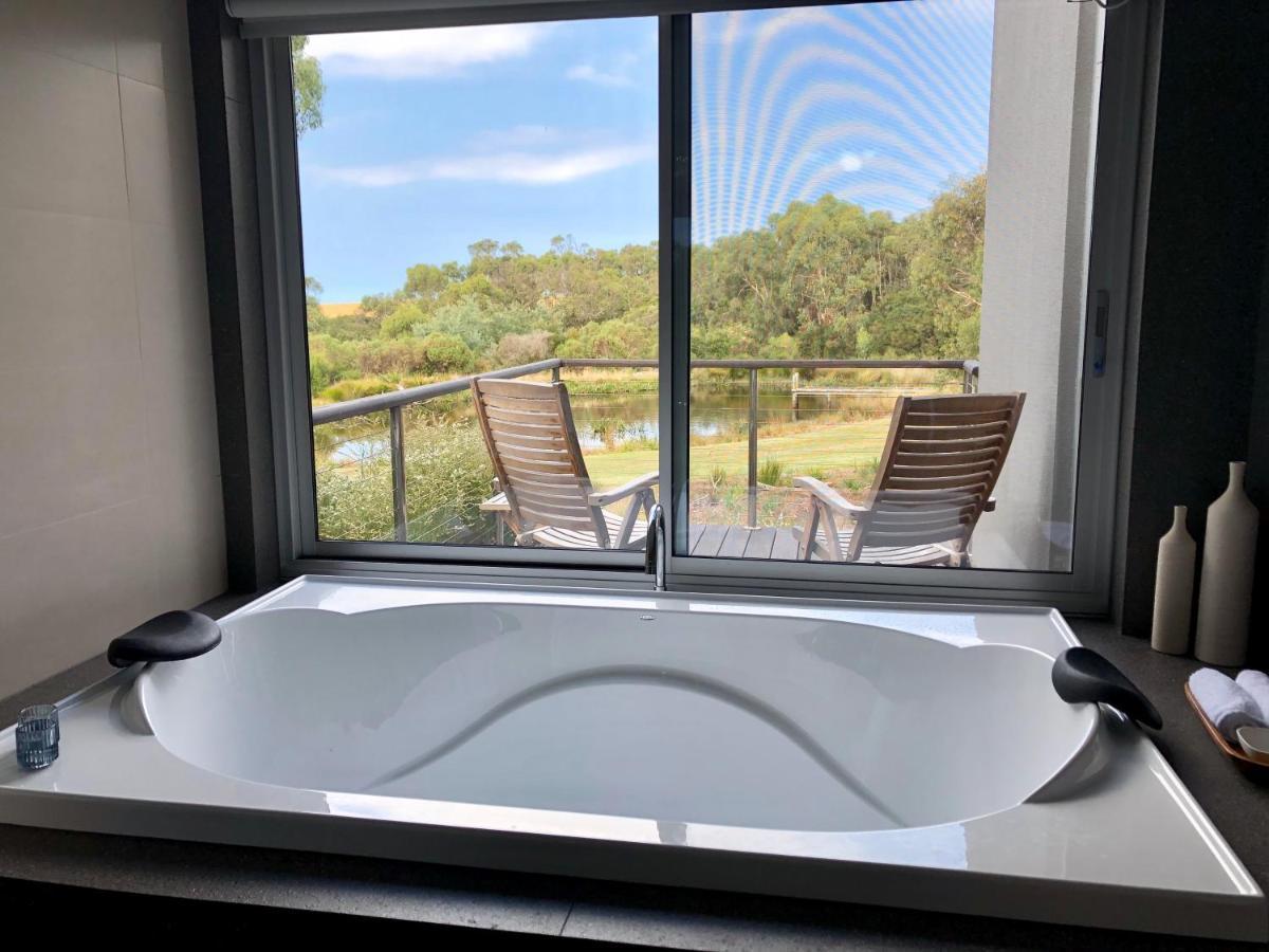 Messmates Luxury Eco Suites インヴァーロック エクステリア 写真