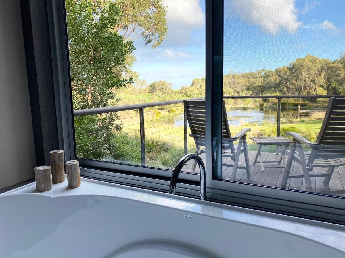 Messmates Luxury Eco Suites インヴァーロック エクステリア 写真