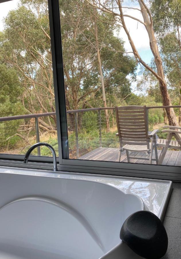 Messmates Luxury Eco Suites インヴァーロック エクステリア 写真